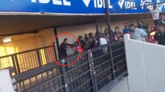 Guardia de seguridad habría abierto la puerta a fans del Querétaro FC