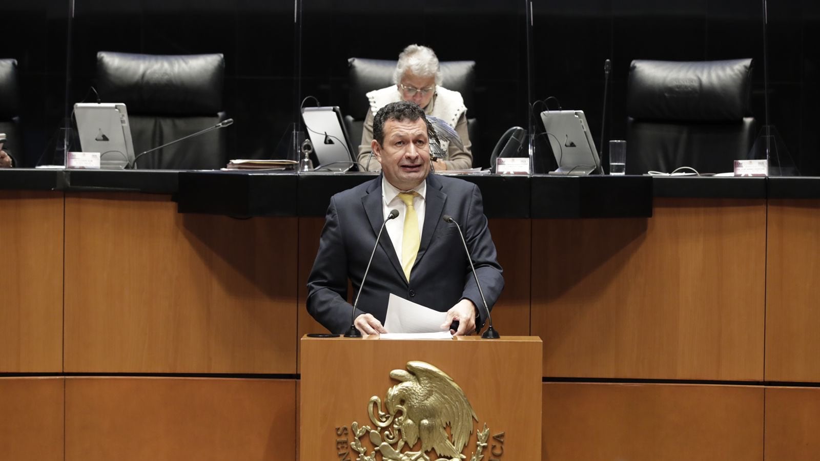 VIDEO: Senador del PRD se burló de la propuesta de Menstruación Digna