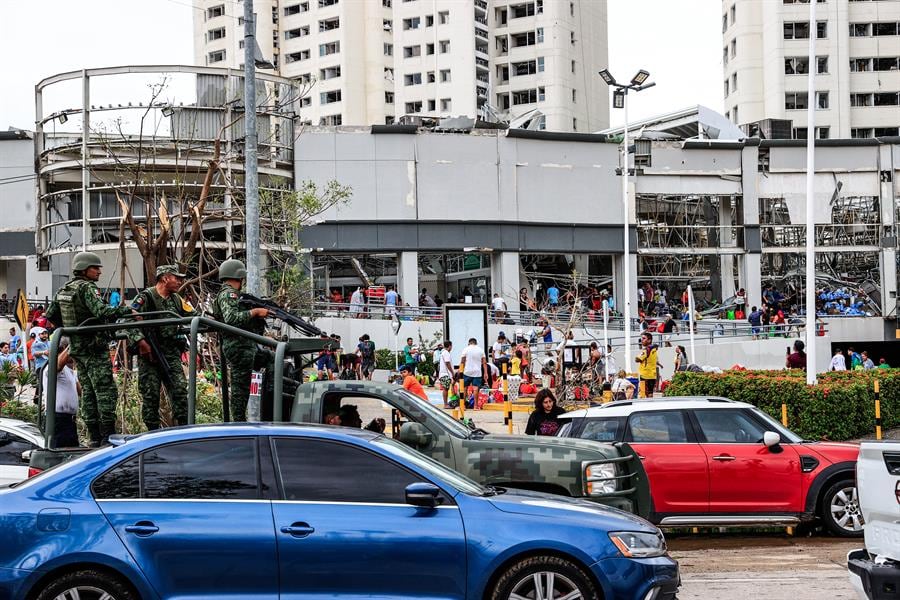 Daños provocados en calles de Acapulco por el huracán Otis