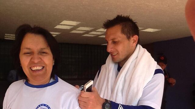 Claudia Santillana y su hermana Adriana, fan del Cruz Azul
