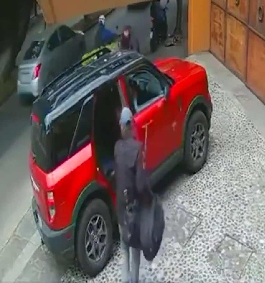 Captan violento asalto en Bosques de las Lomas; encañonaron a víctima