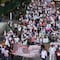 Marcha del IMSS avanza hacia Reforma: exigen aumento salarial del 10%