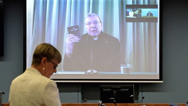 George Pell en audiencia desde un hotel en Roma ante la Real Comisión en Sydney.