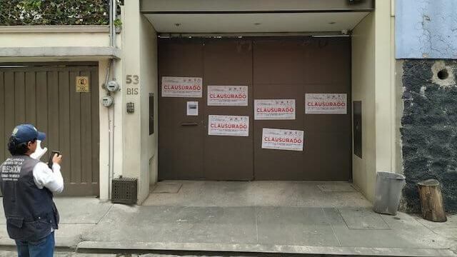 Imponen sellos de clausura a casa del senador Miguel Ángel Mancera