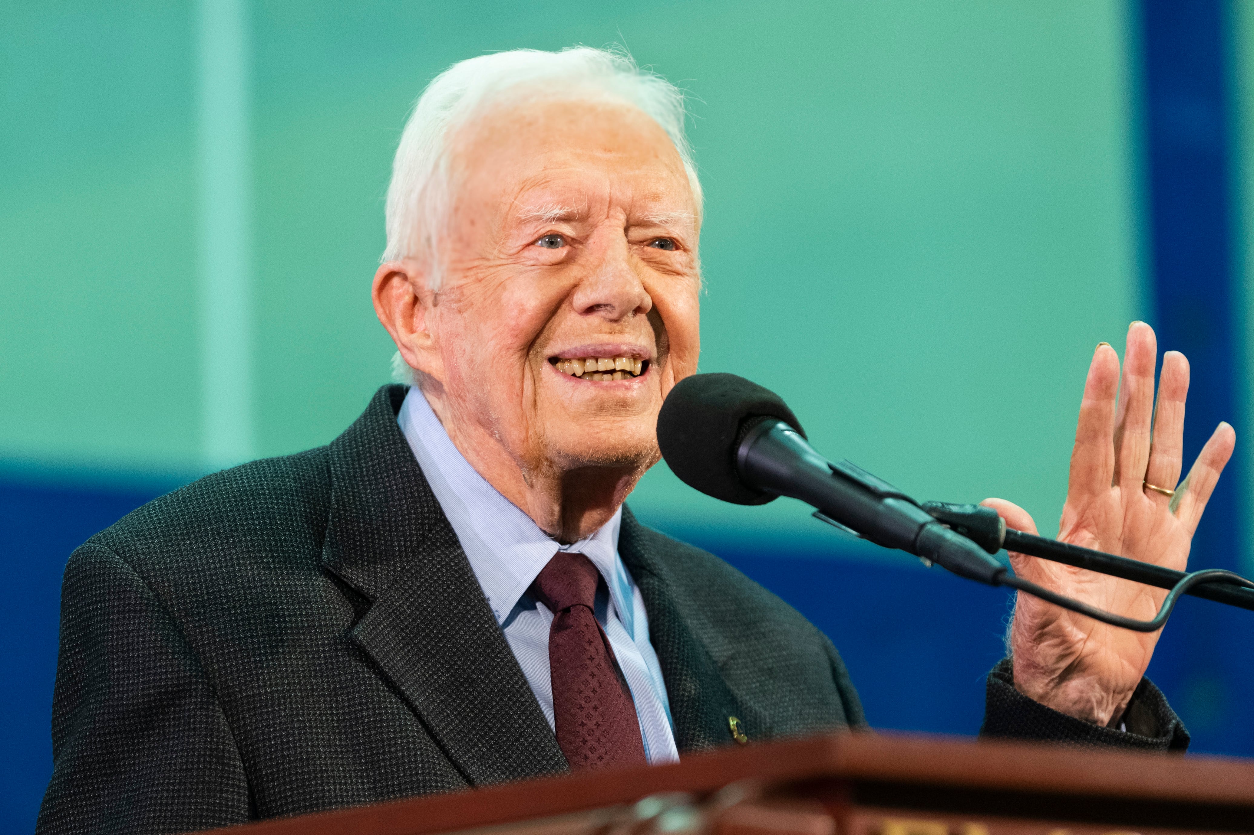 Jimmy Carter. Otra caída.