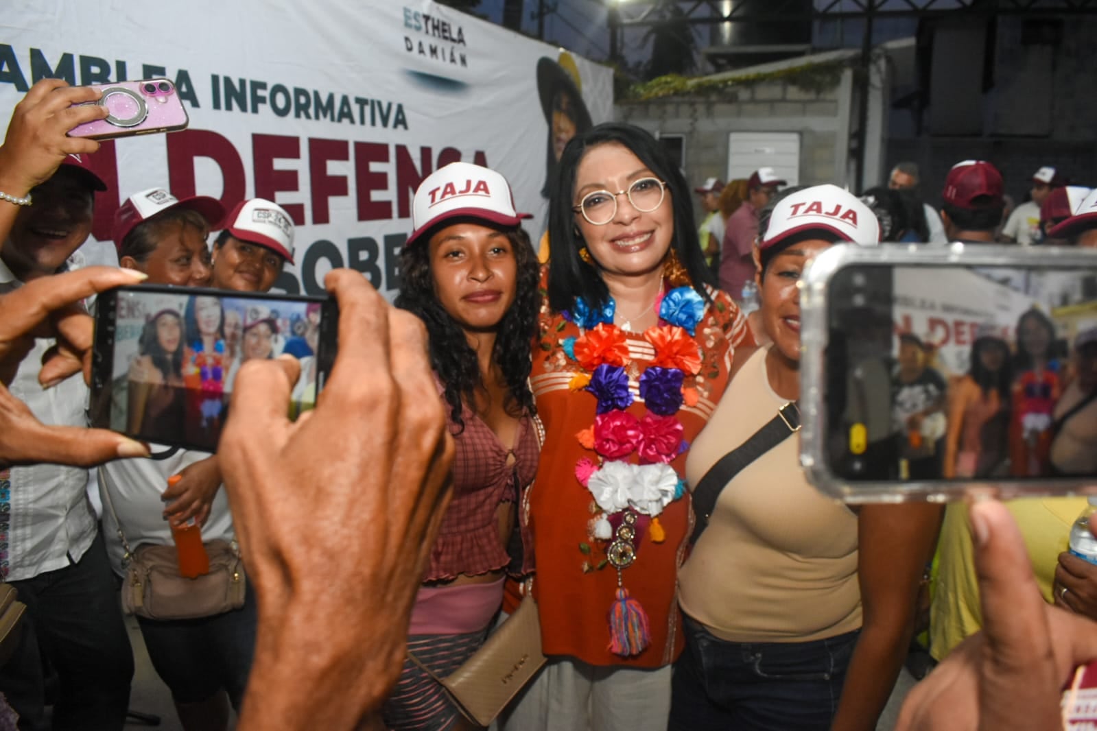 Esthela Damián encabeza asamblea en la colonia Electricista de Acapulco.