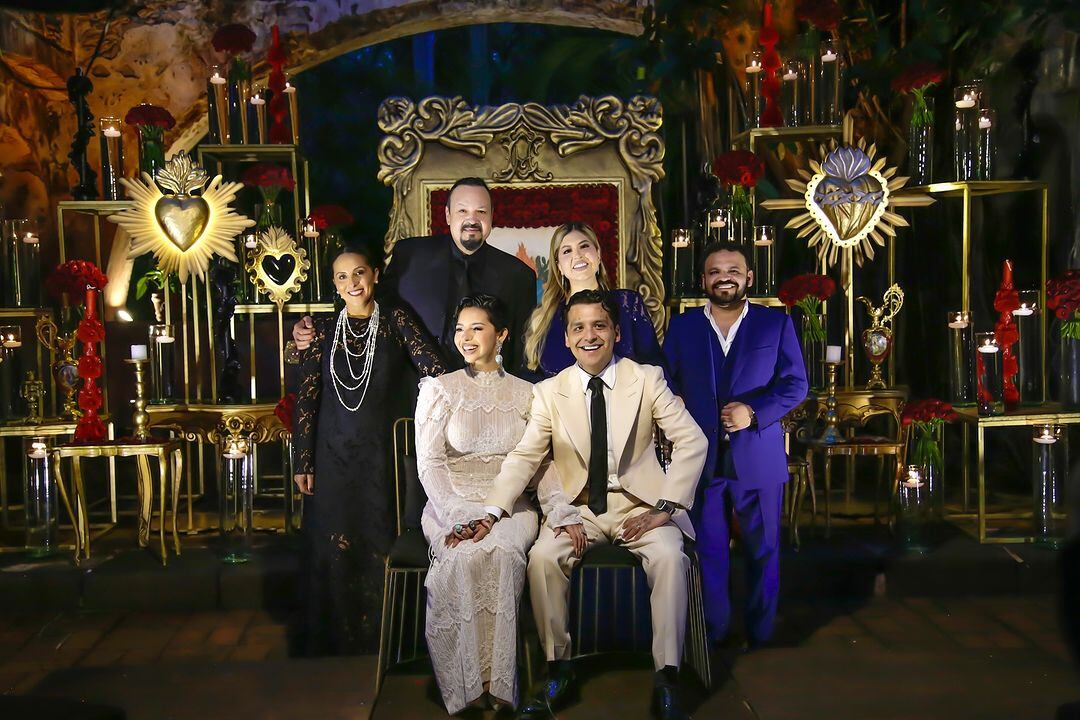 Fotos de la boda de Ángela Aguilar y Christian Nodal publicadas por Pepe Aguilar
