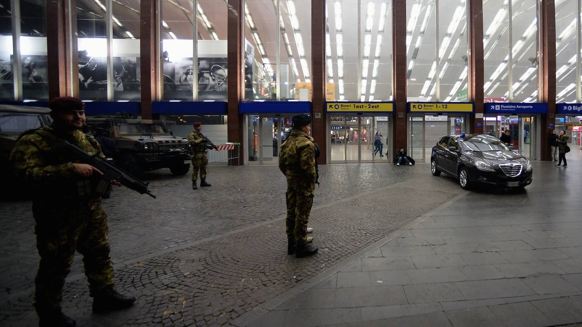 Evacuan estación de Roma por presencia de hombre armado con fusil de juguete