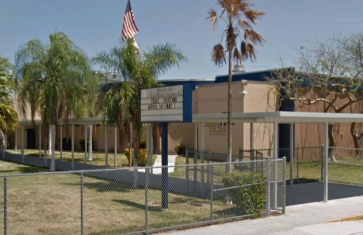 Escuela donde maestra de teatro enseñaba