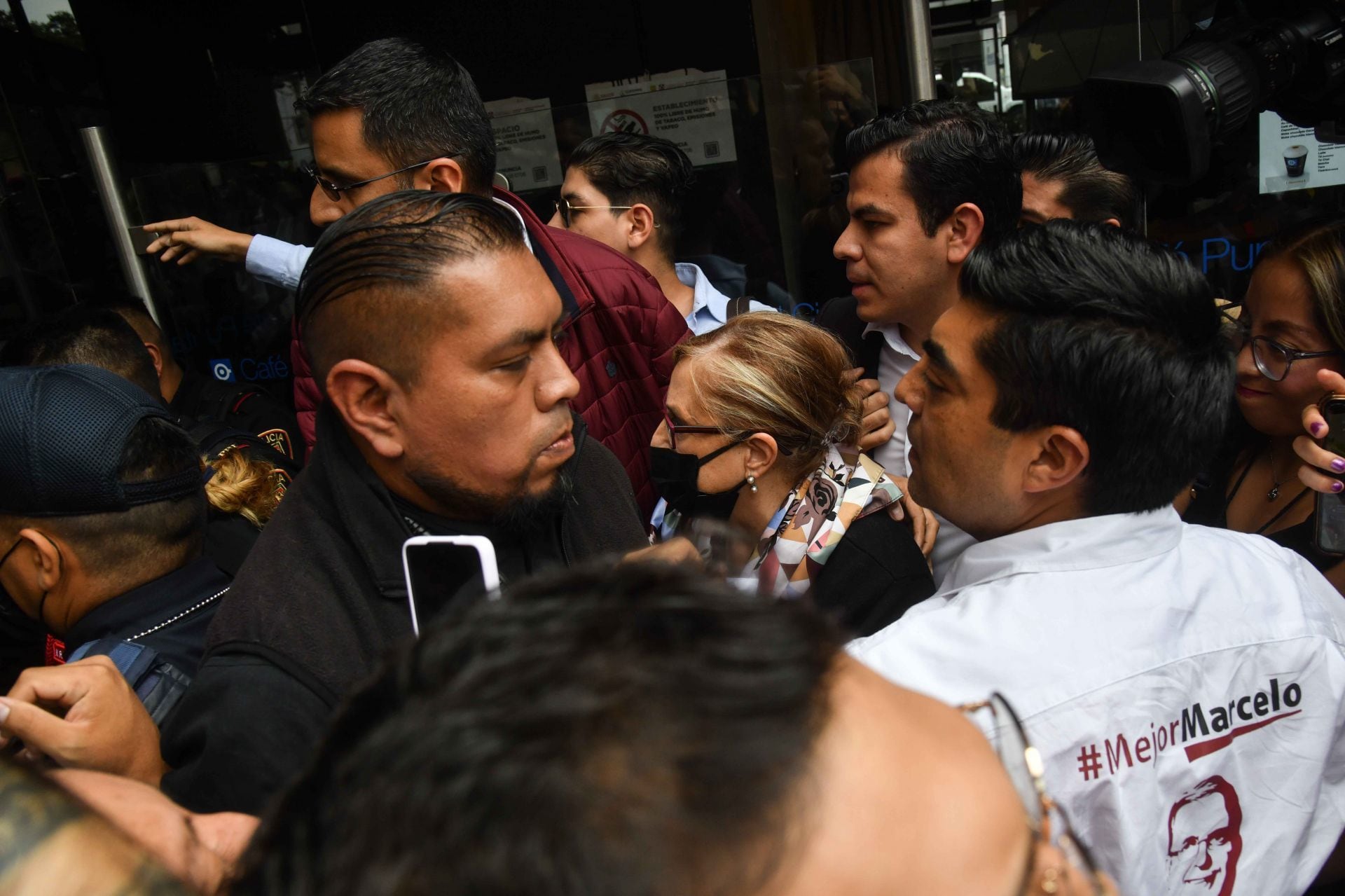 A Martha Lucía Mícher, senadora y representante de Marcelo Ebrard, le fue negado el acceso al inmueble del World Trade Center