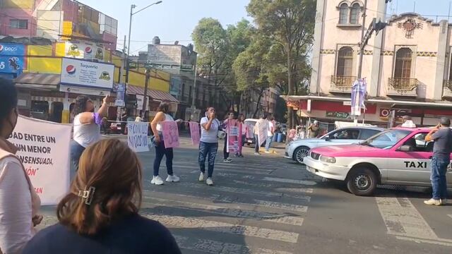 Vecinos arman bloqueo sobre Eje 1 Norte por caso de abuso sexual