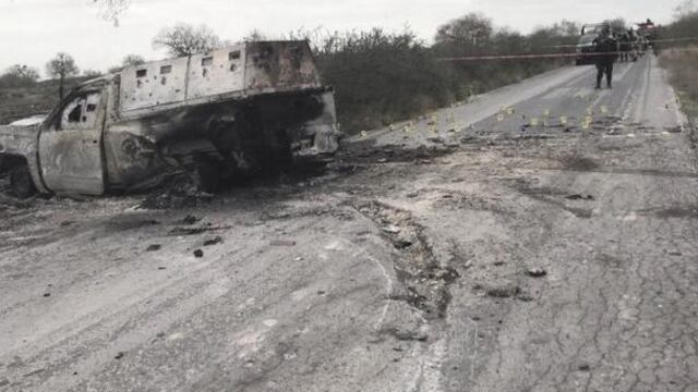 La camioneta calcinada usaba placas de blindaje artesanal y en su interior se encontraron los cuerpos.