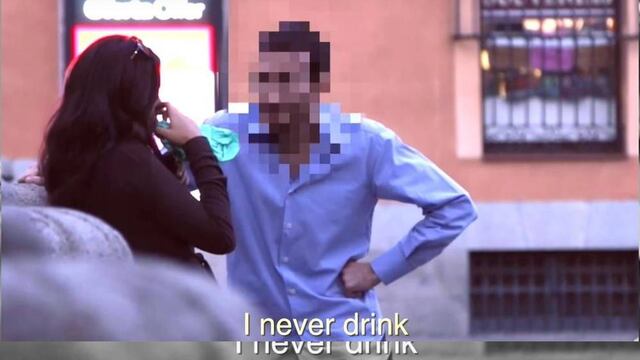 A plena luz del día, ningún hombre de los que se acercaron a la mujer lo hizo con buenas intenciones. 