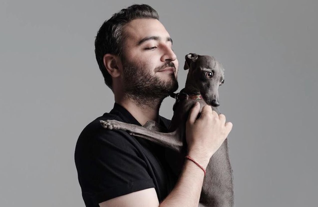 Jesús Navarro de Reik se quiebra en concierto con homenaje a su perrito que murió