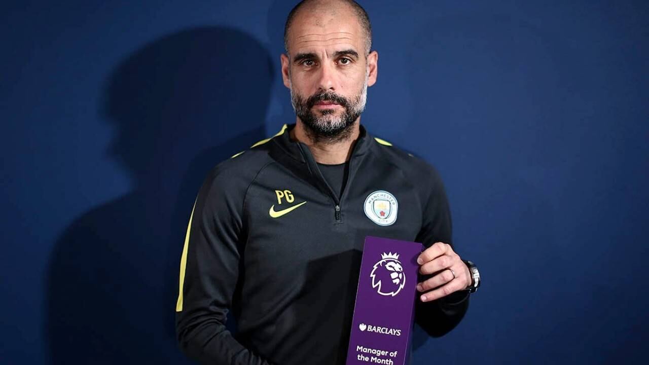 Guardiola presume su premio.