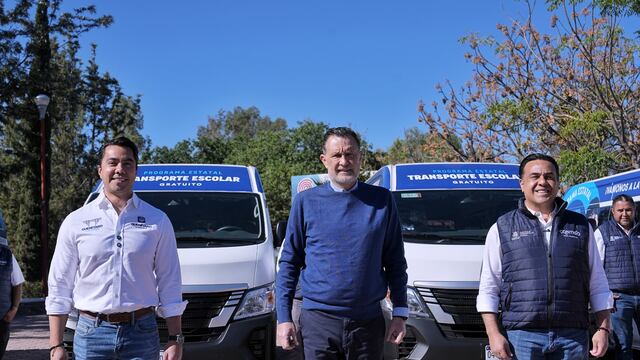 Felifer Macías y Mauricio Kuri entregan unidades de transporte escolar
