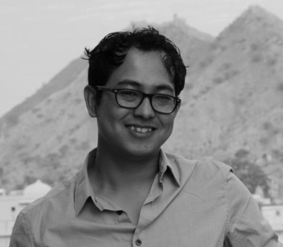 Dos hombres en prisión en la India