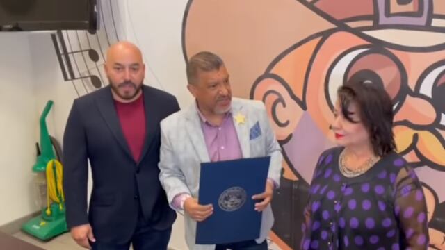 Reconocen carrera de Lupillo Rivera