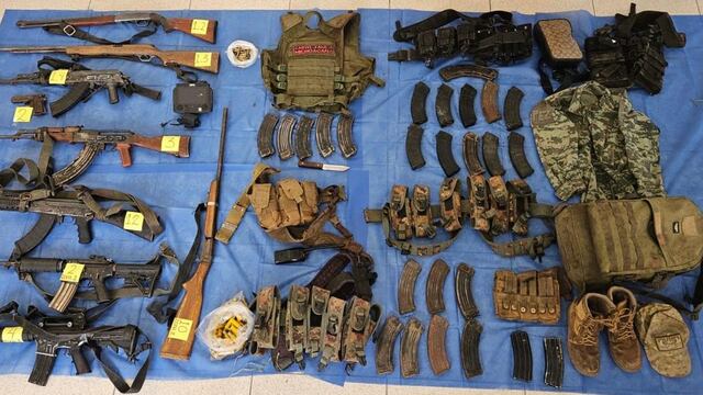 Aseguran armas, equipo táctico y vehículos en Oxtotitlán