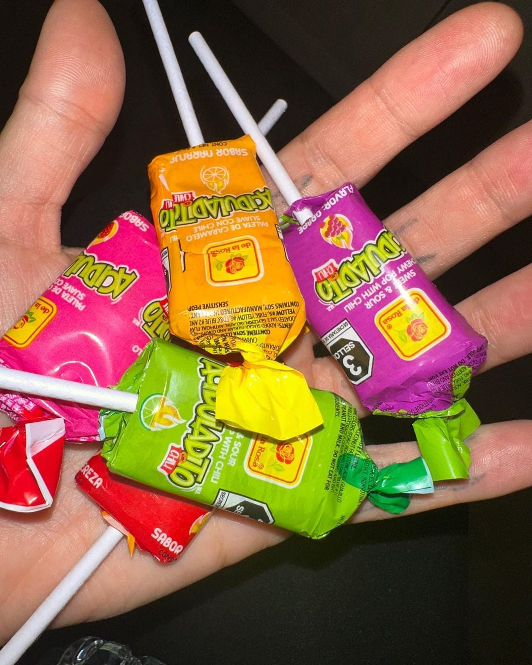 Rosalía presume sus dulces 'de la Rosa' al puro estilo de Salma Hayek