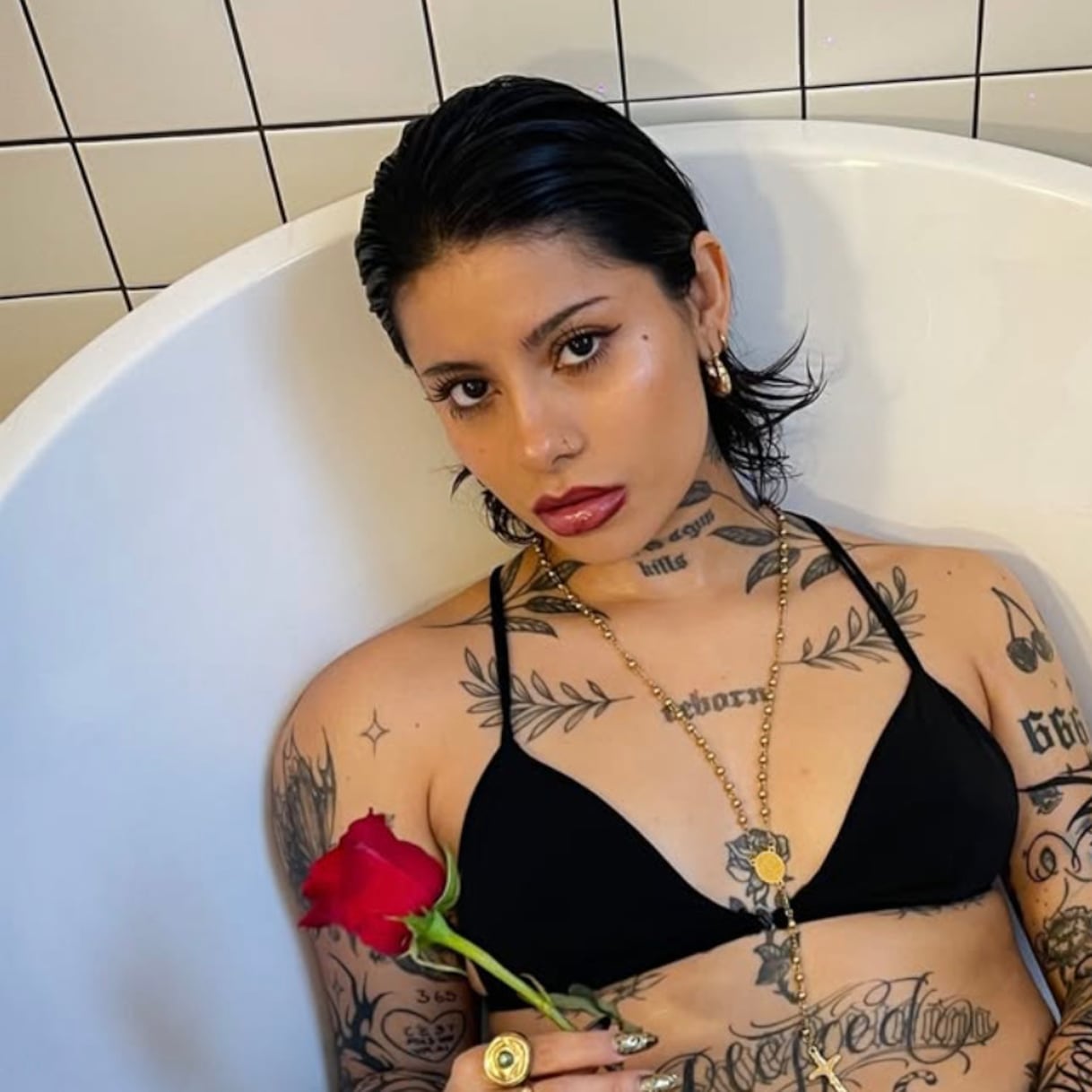 Dagna Mata acusa presión del equipo de Christian Nodal y falta de pago