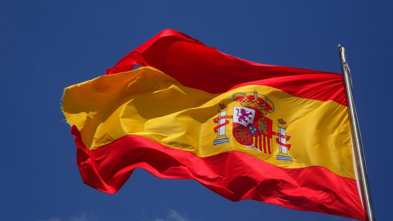 Parte de España atomizada en nacionalismos caricaturescos; es(re)conquistada por el islam y África