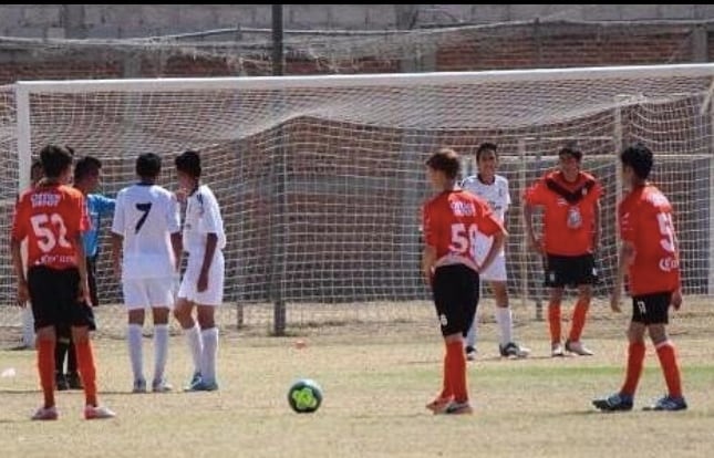 El futbol, una de las pasiones de Octavio Ocaña