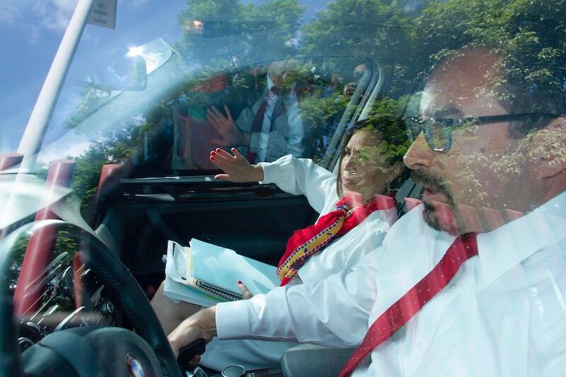 Rosario Robles arriba a Reclusorio Sur junto a su equipo de abogados