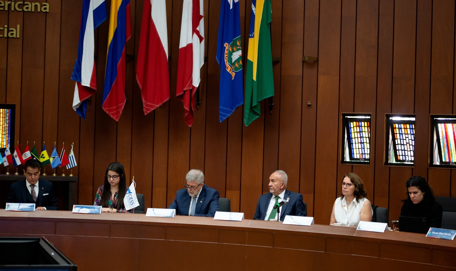 Proponen que el cuidado sea una prestación en México