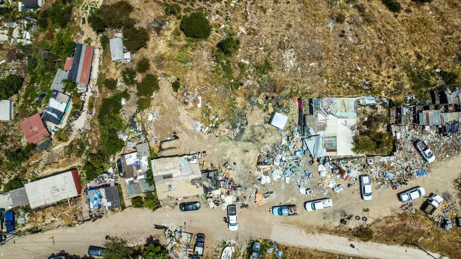 Autoridades de Baja California refuerzan búsqueda de personas no localizadas en el Cañón de las Carretas.