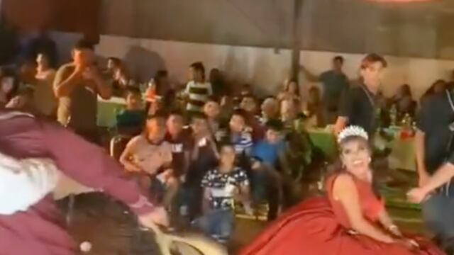 Papá de quinceañera enfurecido con chambelanes