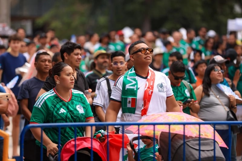Asistentes al Regio Fest disfrutaron el inicio de la Copa Mundial 2026 en el Parque España.