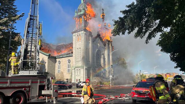Incendio en iglesia Notre Dame de Canadá