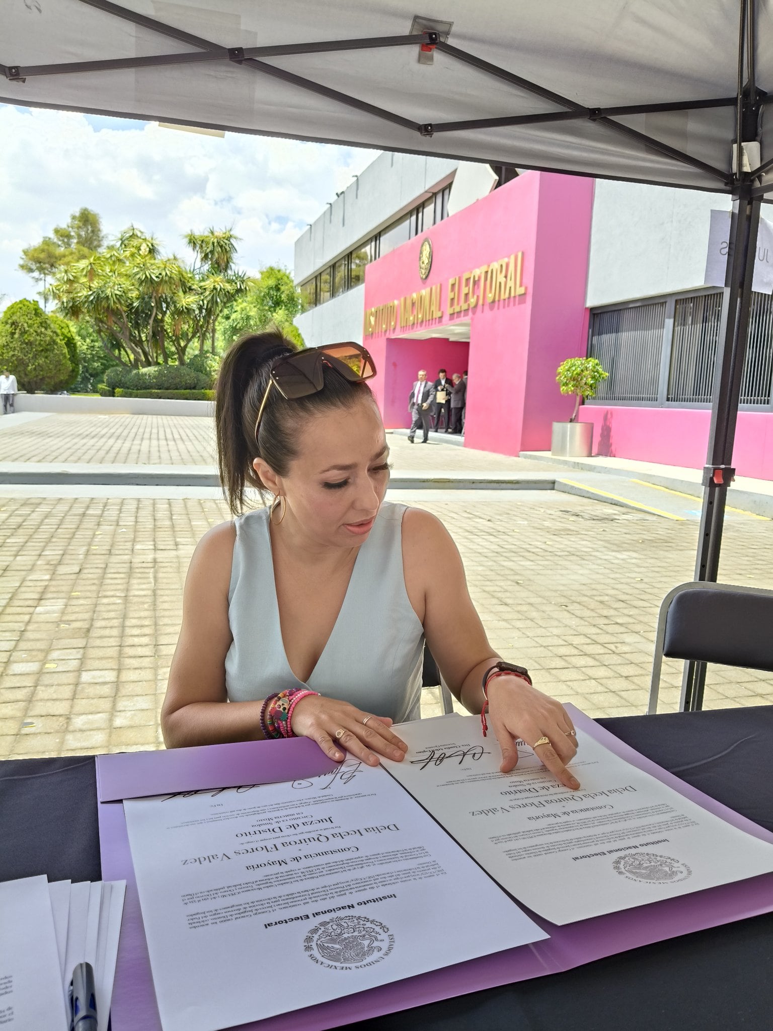 Delia Quiroa, madre buscadora recibe constancia de mayoría como jueza en Sinaloa