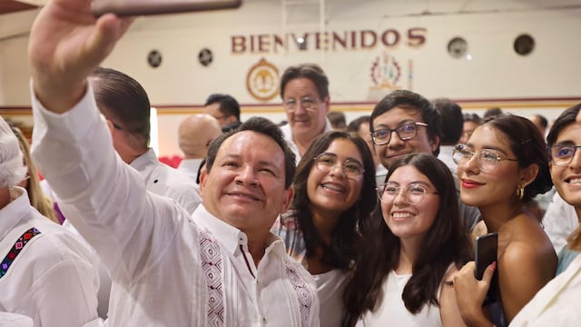 Joaquín Díaz Mena anuncia 20 mil becas a estudiantes de nivel superior