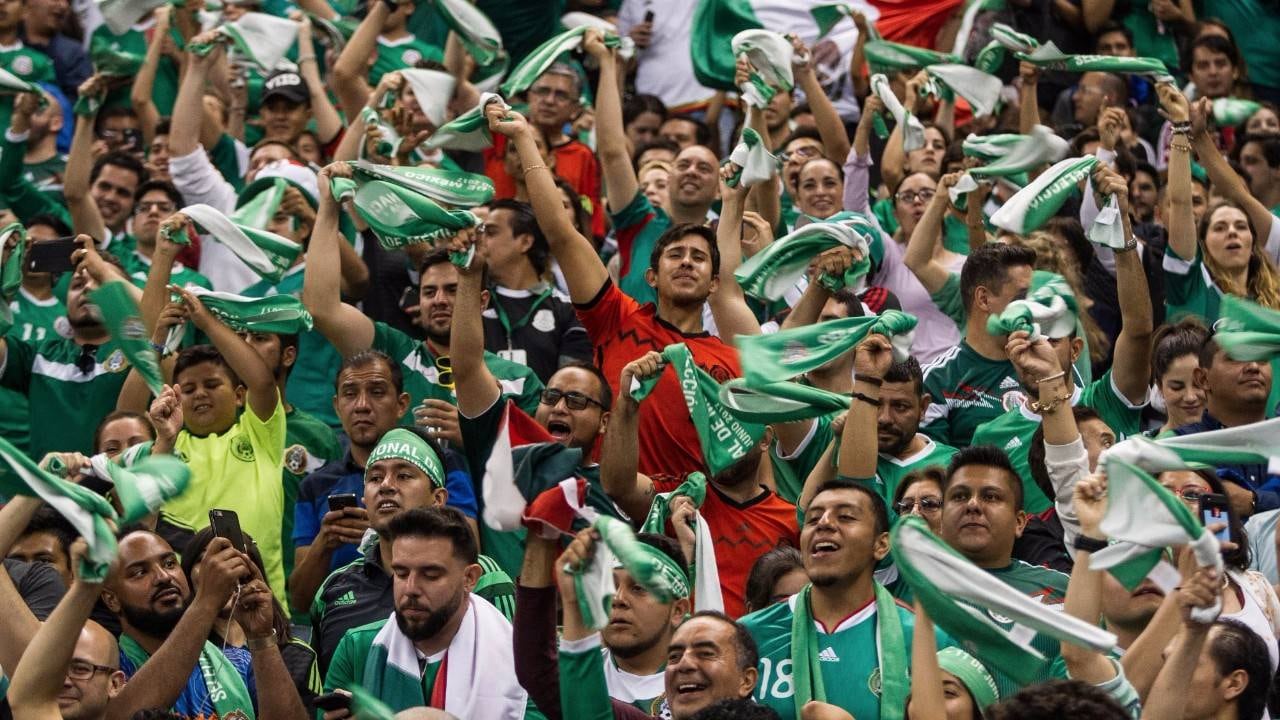 La afición mexicana en el Estadio Azteca.