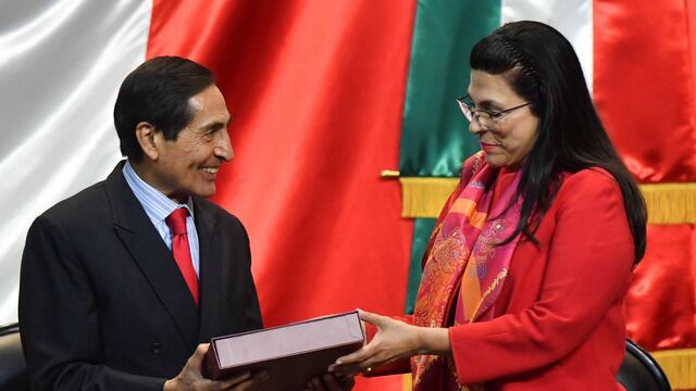 Rogelio Ramírez de la O, secretario de Hacienda y Crédito Público, entregó el Paquete Económico para el Ejercicio Fiscal 2024 a la Cámara de Diputados