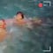 Video completo del marino mexicano que saltó al mar para rescatar a una bailarina en Acapulco, Guerrero