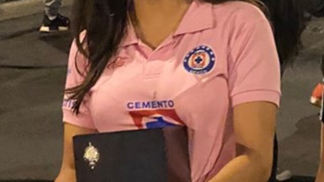 Festeja al Cruz Azul con urna