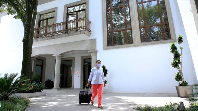 Enfermera deja Los Pinos