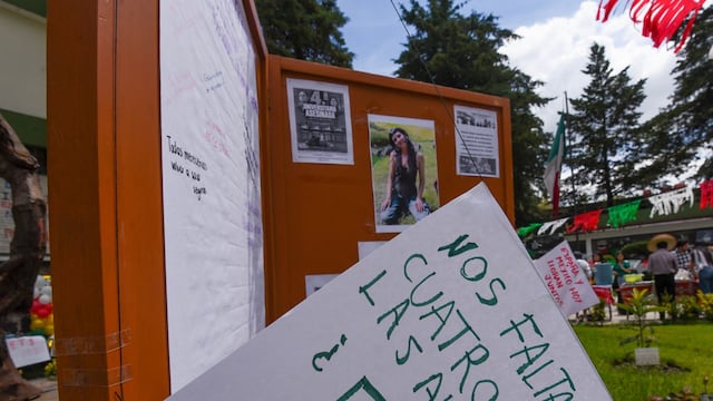 Estudiantes de la Facultad de Ciencias Políticas y Sociales de la UAEMÉX realizaron un homenaje para Claudia Tacoronte