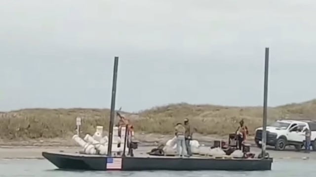 Estados Unidos instala boyas en el río Bravo