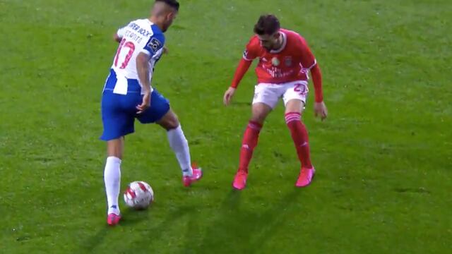 'Tecatito' Corona hizo una gran jugada individual