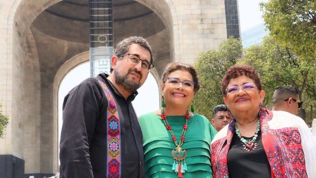 Clara Brugada, candidata a jefa de gobierno de la CDMX, al centro