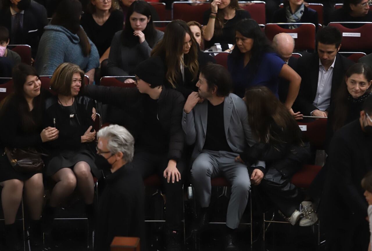 Diego Luna y familia en el homenaje póstumo a Alejandro Luna