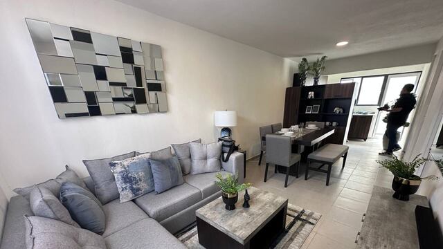 María Laura Medina y Elektra entregan casa remodelada a madre