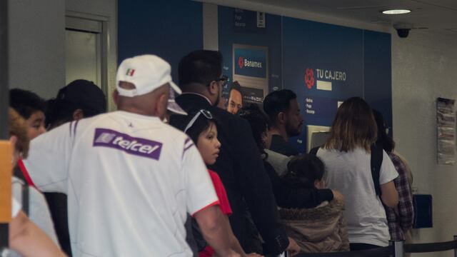 Sucursal bancaria. Bancos abiertos jueves y viernes santos.