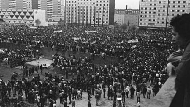 Ese 2 de octubre se convocó un acto de protesta contra la represión del gobierno en Tlatelolco.