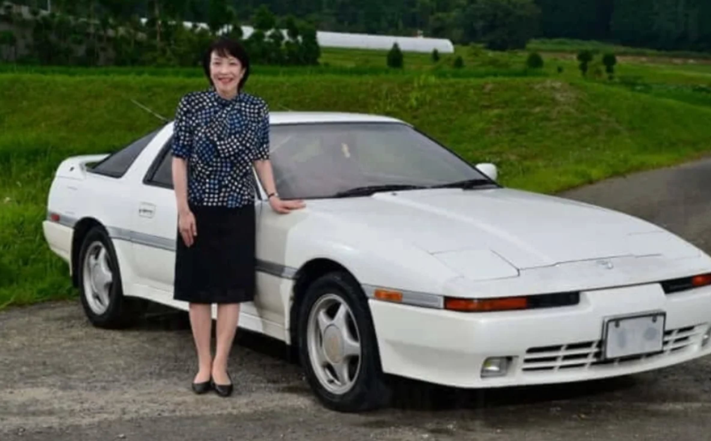 Sanae Takaichi con su Toyota Supra en 1991