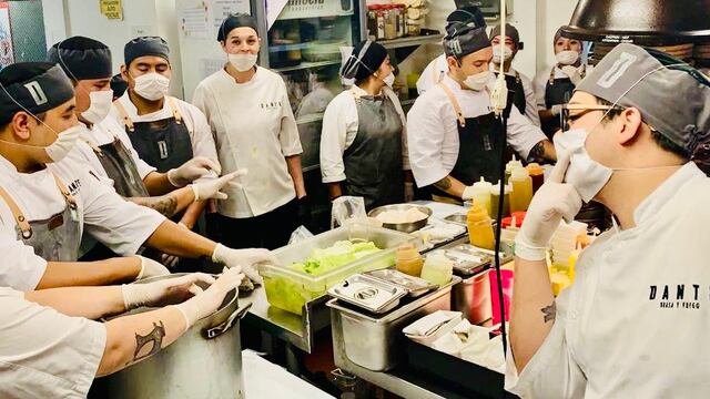 Restaurantes buscan mantener su plantilla de trabajo